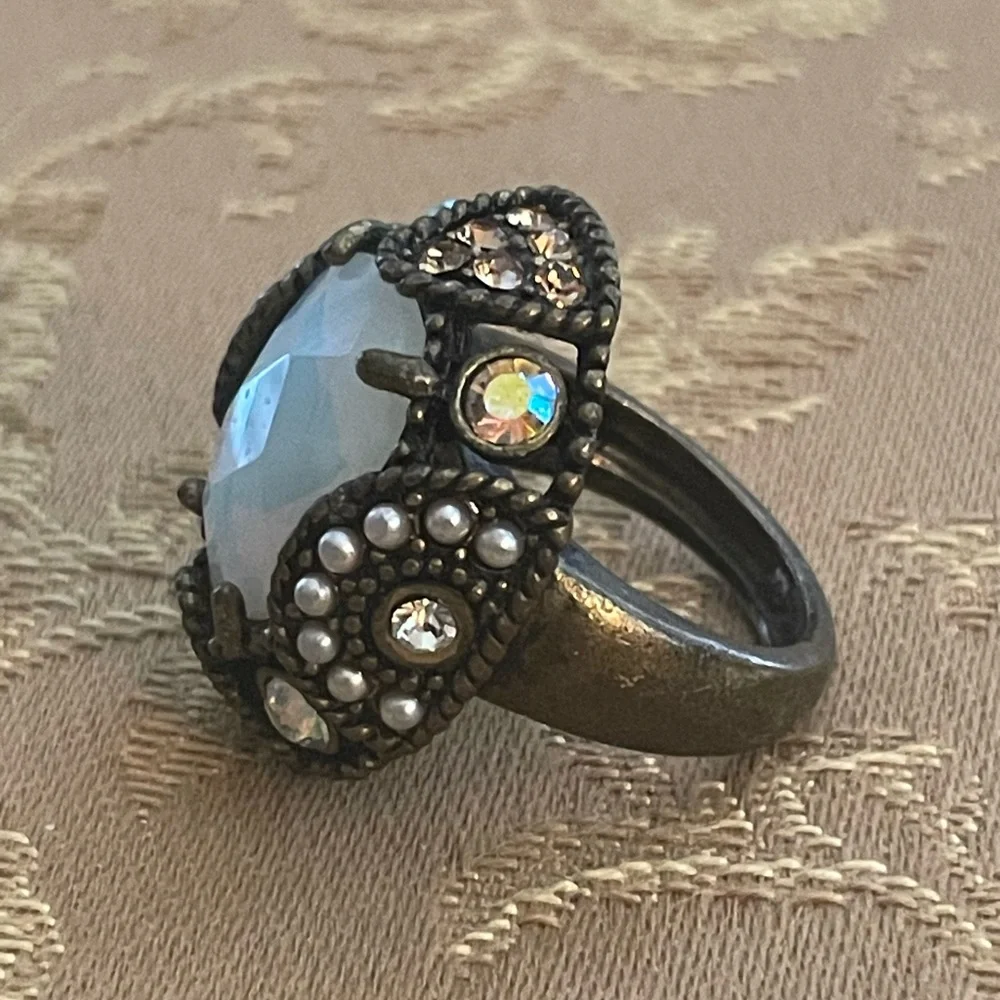 🌟SALE🌟Vintage Avon’s Mark Faux Opal Romantic Statement Ring! Size approx 7.5-8. - Picture 4 of 11